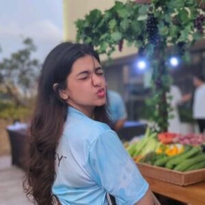 Wafa Khadeeja Rahman Instagram - Cute aggression is real 🫡 #megustastu #cuteaggression #ootd #fashion #styling #kisses #marriot #monsoontales