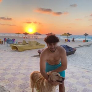 Wafaa Sadeq Instagram - حبيبى مع حبيبى برضه 🙋🐕
🌊🌞❤️❤️
نور و بازوكا 🐶🐶🙆🙆