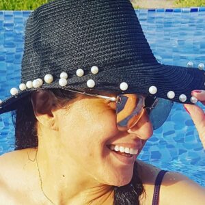Wafaa Sadeq Instagram - الصيف جانا و فرحنا به 😂🏊🌻🌞