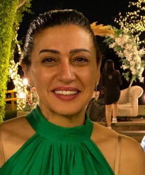 Wafaa Sadeq Instagram - لما بتكون وسط ناس بتحبك وبتحبهم ...
بتبقى رايق كده و بتضحك كده ...
خليكوا دايما مع الناس البتحبوهم ...
🥰🥰🥰🥰❤️❤️❤️❤️🌹🌹🌹🌹