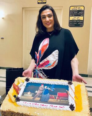 Wafaa Sadeq Instagram - تورته عيد ميلادى ..
شكرا الفنان الجميل الاستاذ محمد صبحى 💖💖💖
شكرا احلى عيله 🥰🥰🥰
اسره مسرحيه عيله اتعملها بلوك 💖🌹