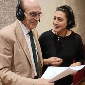Wafaa Sadeq Instagram - الاستاذ وأنا بنسجل اغانى مسرحيه
عيله اتعملها بلوك 😍😉🌹