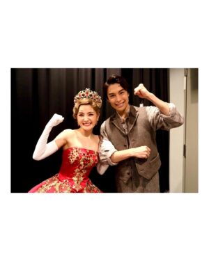 Wakana Aoi Instagram - ．
「ANASTASIA」東京公演千秋楽を迎えました！
やり切った〜！！
応援ありがとうございました🥹

波瀾万丈、大変な時もあったけど本当に充実した旅でした。
いつでもこのお話の持つ、夢や希望、明るいパワーに背中を押してもらって立っていました☺️

時には闘い、時には寄りかかり、本当に支えてもらったディマ達との写真を。
心から救われた瞬間が何度もありました。最高のバディ！😆（バディでいいのかな笑）

そして、いつだって前向きに愛らしいトリオの写真も！
このトリオ大好き！どんな冒険だって私たちなりに楽しめちゃう気がしてくる、本当に心強い存在です。
禅さんヴラドとは写真が撮れなかったのでそれはまた大阪の旅で。。

みなさま、改めて東京公演の応援ありがとうございました。最後までやり切ることができたのは、本当に大きな意味があるなと思います。
次は大阪へ！
まだまだ楽しみます😊

#ANASTASIA
#海宝直人
#相葉裕樹
#内海啓貴
#大澄賢也