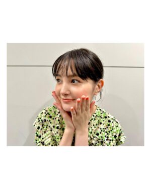 Wakana Aoi Instagram - ．
生放送観てくださった方、ありがとうございました！

お盆中の土曜日。
いいお天気ですね〜、暑い！

熱中症には気をつけて、おやすみ満喫しましょうね☀️

👗
@31philliplim
💍
@takeup_official

#ANASTASIA