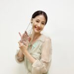 Wakana Matsumoto Instagram - この度、ザテレビジョンドラマアカデミー賞でやんごとなき一族の深山美保子役で助演女優賞をいただきました。 なんてこと🥰 本当に本当にありがとうございます。 関わっていただいた全ての皆様と素晴らしい巡り合わせに感謝いたします。 皆さま本当にありがとうございました🫶 2枚目はやんごとなき一族のプロデューサーのおふたり❤️ いつも暴走する美保子を"行け行け！GOGO!!"と応援して下さったお2人です🥺🫶 ちなみにお洋服はFENDI様。 この度の受賞に普段はリースしていない特別なお洋服を借してくださいました。 美保子にぴったりのお洋服でした！ こちらもありがとうございました🫶