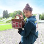 Wakana Matsumoto Instagram - おかわ🫶 【Coach x Tom Wesselmann】なんて夢のコラボだよ…！ 斜めがけ好き女な私は速攻で斜めがけ用のベルトをつけましたとさ。 トップスは秋冬用のメンズだけどダボっと着れて最高です🫦 これまたワークジャケットなのがいいのよね💋💋💋 . . . . . . #CoachJapan #CoachNY #CoachxTomWesselmann #コーチトムウェッセルマン