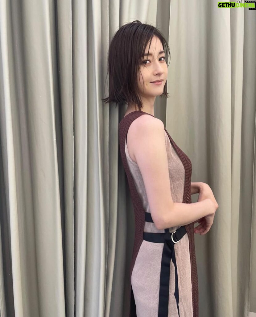 Wakana Matsumoto Instagram - 先日の取材での衣装！ とても痩せ見えするからみんなできゃっきゃしました笑 なんか、 花粉飛んでませんか？ わたしだけ？