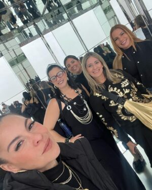 Wanda Sais Instagram - ⁣
“Las amigas escuchan tus Aventuras ⁣
Las mejores amigas las hacen contigo”⁣ ✨
⁣
#bestfriends #memories #nyc #girlstrip