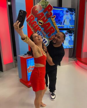 Wanda Sais Instagram - Ya falta poco y estamos emocionados, locos que llegue el lunes 12 y que sean las 12:30 para entrar a sus hogares en @paganaryreir con @teleonce !!! Viveloooo!!!!