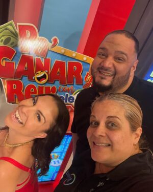 Wanda Sais Instagram - Ya falta poco y estamos emocionados, locos que llegue el lunes 12 y que sean las 12:30 para entrar a sus hogares en @paganaryreir con @teleonce !!! Viveloooo!!!!