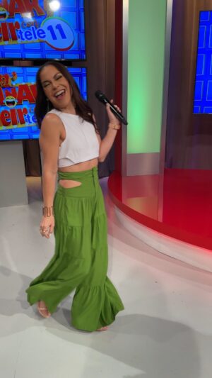 Wanda Sais Instagram - De lunes a viernes, nuestra @wanda.sais luce siempre impecable en @paganaryreir 🙌🏼✨ ¿Cuál fue tu look favorito? 

👗: @valija