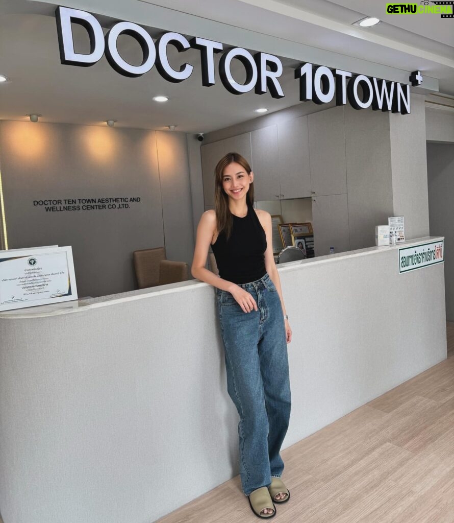 Waratthaya Wongchayaporn Instagram - เดือนก่อนไปลองทำโปรแกรม ExoDerm Essence ที่ @dr10town ช่วยเรื่องลดฝ้าหน้าใส @realkipza 🙏🏼😊