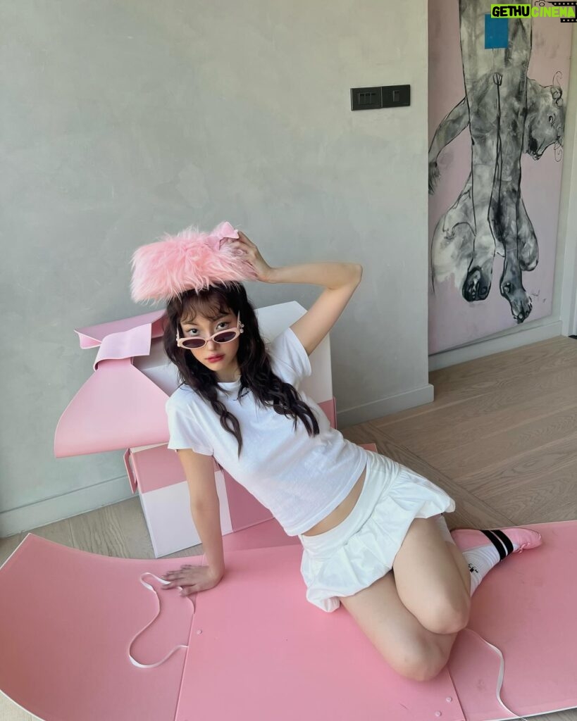 Warisara Yu Instagram - 🎀”Stay tuned for the upcoming “Jentle Salon” collection, available on 5.1“ @GENTLEMONSTER @JENNIERUBYJANE #GENTLEMONSTER #JENTLESALON #GENTLEMONSTERXJENNIE