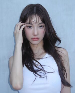 Warisara Yu Instagram - hello ทุกคนนน วันนี้จิงจะมารีวิวนะ เนื่องจากถ้าใครที่ติดตามผลงานของจิงมา จะรู้ว่าจิงได้เกิดอุบัติเหตุ เดินกึ่งวิ่งชนกระจก ทำให้กระดูกจมูกจิงหัก และเบี้ยวไปทางซ้าย บวกกับ จิงเป็นภูมิแพ้หนักมาก คุณหมอยังถามเลยว่า หายใจสะดวกได้ยังไง 😅  จิงก็เลยคิดว่าถึงเวลาแล้ว ที่จิงอยากจะสวยมั่นใจขึ้น และ แก้ปัญหาเหล่านี้ เพราะมันมีผลกับการทำงานและใช้ชีวิตในทุกๆวัน

จิงเลยทำการหาข้อมูลมาหลายๆ โรงพยาบาล จนกระทั่งจิงชอบ ผลงานของ @louvre.th  คุณหมอยุน จิงได้ทำการเหลากระดูกฐานที่หักและเบี้ยว และทำการเสริมแค่ปลายจมูก โดยใช้ กระดูกซี่โครงตัวเองค่ะ 

ตอนนี้ผ่านมา 1 เดือนนิดๆแล้ว พอใจกับผลลัพธ์ที่ออกมามากๆค่ะ ใครที่สนใจอยากทำจมูก จิงแนะนำที่โรงพยาบาล Louvre กับคุณหมอยุนเลยยย
จิงทำกับทางโรงพยาบาล Louvre โดยตรงเลยนะคะ(ไม่ได้ผ่านเอเจนซี่)
ใครสนใจสามารถทักไปสอบถามที่ช่องทางหลังของโรงพยาบาลได้เลยค่ะ 
Line Official : @289darnw
Instagram : @louvre.th 

**** ไม่อนุญาติให้นำรูปไปใช้ทุกกรณี****
