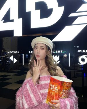 Wei Chaio Lin Instagram - #wonka 🍿️🎬🤍

（➡️遇到可愛的叔叔阿姨👫）