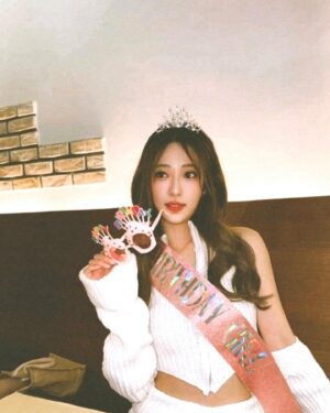 Wei Chaio Lin Instagram - It’s my birthday ❣️✨🎂🥳

感謝路上所有的相遇、離別；成長、經歷

不再奢求成為誰的小太陽
只希望開出自己的花溫暖發光🌻

接下來要繼續朝著天使之路邁進👼🏻
清理掉不適合的人、事、物

相信自己 相信直覺 相信宇宙🪐✨

心之所向，身之所往；隨心而為，隨遇而安💗🫧