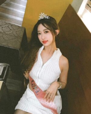 Wei Chaio Lin Instagram - It’s my birthday ❣️✨🎂🥳

感謝路上所有的相遇、離別；成長、經歷

不再奢求成為誰的小太陽
只希望開出自己的花溫暖發光🌻

接下來要繼續朝著天使之路邁進👼🏻
清理掉不適合的人、事、物

相信自己 相信直覺 相信宇宙🪐✨

心之所向，身之所往；隨心而為，隨遇而安💗🫧