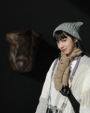 Wen-Ling Cheng Instagram - -
①広小路穿搭
②広小路穿搭2
③和瑞茲拿同一台相機
④光線超好的東京復仇者展
⑤？
⑥「？？？」
⑦？
⑧沒有在挖鼻孔
⑨兩隻喵喵