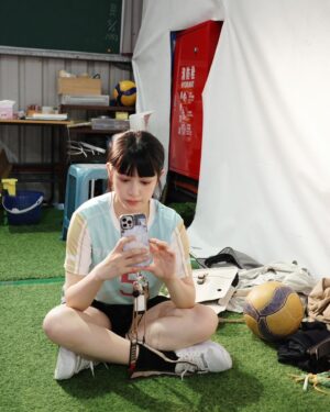 Wen-Ling Cheng Instagram - 🏐
①出門打球
③等play時和温温在拍照

最近幾週打球的次數變的越來越多身體好重