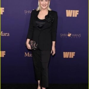 Wendi McLendon-Covey Instagram - Had a great time at the @womeninfilmla Pre-Oscar party last night thanks to my forever date @gladysgonzalezestrada for being awesome, and @chprteam for setting it up!

❤️
Suit:@aliceandolivia
Shoes: @alexandermcqueen
All styling: me