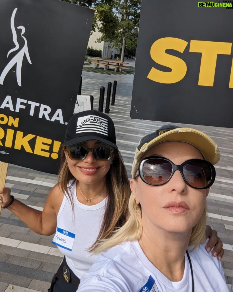 Wendi McLendon-Covey Instagram - Let's resolve these strikes, please! Nothing we're asking for is unreasonable.