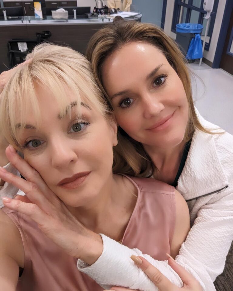 Wendi McLendon-Covey Instagram - One of these gals is an absolute living doll, and I'm also in the picture. So glad I got to reunite with @hayeslady this week!