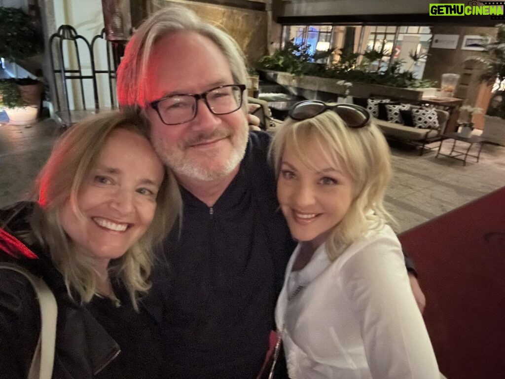 Wendi McLendon-Covey Instagram - Solved the world’s problems last night with these two legends. Should’ve also gotten @mindyster and @anniesertich in the pic. Next time!