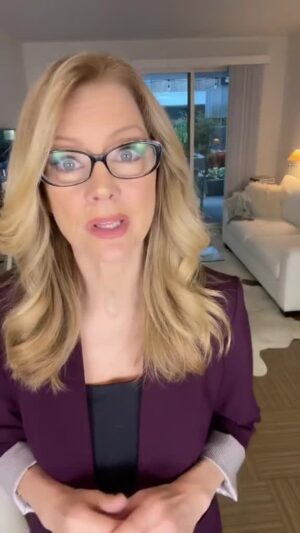 Wendy L. Walsh Instagram - Can we talk about situationships? They are super common these days, but are they good for you? 

Keep up with me and learn the science of love! 💜 
FOLLOW:
Instagram: @DrwendyWalsh
Tik Tok:  @DrwendyWalsh

Get personalized tips and join my community of love warriors!
https://www.patreon.com/DrWendyWalsh