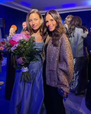 Weronika Rosati Instagram - Tydzień w Warszawie 🫶🏼 Premiera świetnego filmu “ Nieobliczalna” @primevideopl ze wspaniała rola @juliawieniawa , wizyta w mojej ulubionej @klinikalaperla i oczywiście jożka w @yoga_beat_studio plus nowy plan filmowy o którym moge tylko powiedzieć new secret project🤷🏽‍♀️ Miłej niedzieli wszystkim!