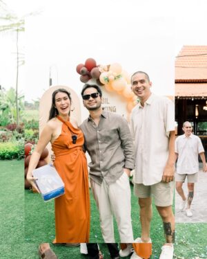 Westny Dj Instagram - There is nothing more beautiful than a true genuine people that surround you with positivity and support .. the true color of people who respects, cherish and allow all this to happen.. that bonding of happiness become such a sweet memory to remember.. thank you each and everyone of you for being part of baby GEMBIL's Gender Reveal

📷 : @vier.moments 
 #genderreveal #itsaboy #babyboy #anaklaki #friends #family #party #memories #happy #love