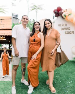 Westny Dj Instagram - There is nothing more beautiful than a true genuine people that surround you with positivity and support .. the true color of people who respects, cherish and allow all this to happen.. that bonding of happiness become such a sweet memory to remember.. thank you each and everyone of you for being part of baby GEMBIL's Gender Reveal

📷 : @vier.moments 
 #genderreveal #itsaboy #babyboy #anaklaki #friends #family #party #memories #happy #love