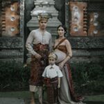 Westny Dj Instagram - pumamsam pamtram janaya tam pamanu jayatam bhawati putranam mata jatanam javasyayam yan.🙏🏻 semoga atas ijin Tuhan dan leluhur anak hamba dalam kandungan sehat,selamat dan terlindungi dari segala kejahatan baik manusia maupun mahluk halus.🙏🏻 Styled by : @cahyadewibali @cahyadewibaliteam MUA: @merrydhacrosta_cahyadewiteam Photographed by : @oka.dharmawan #maternity #maternityphotography #photooftheday #photography #traditional #tradisibali #bajubali #bajuadatbali #adatbali #vintage #fotohamil #pregnant #fotokehamilan #hamil #pregnantstyle #bali #cahyadewibali