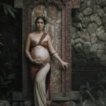 Westny Dj Instagram - pumamsam pamtram janaya tam pamanu jayatam bhawati putranam mata jatanam javasyayam yan.🙏🏻 semoga atas ijin Tuhan dan leluhur anak hamba dalam kandungan sehat,selamat dan terlindungi dari segala kejahatan baik manusia maupun mahluk halus.🙏🏻 Styled by : @cahyadewibali @cahyadewibaliteam MUA: @merrydhacrosta_cahyadewiteam Photographed by : @oka.dharmawan #maternity #maternityphotography #photooftheday #photography #traditional #tradisibali #bajubali #bajuadatbali #adatbali #vintage #fotohamil #pregnant #fotokehamilan #hamil #pregnantstyle #bali #cahyadewibali