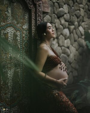 Westny Dj Instagram - pumamsam pamtram janaya tam pamanu
jayatam bhawati putranam mata jatanam javasyayam yan.🙏🏻

semoga atas ijin Tuhan dan leluhur anak hamba dalam kandungan sehat,selamat dan terlindungi dari segala kejahatan baik manusia maupun mahluk halus.🙏🏻

Styled by : @cahyadewibali @cahyadewibaliteam 
MUA: @merrydhacrosta_cahyadewiteam 
Photographed by : @oka.dharmawan 

#maternity #maternityphotography #photooftheday #photography #traditional #tradisibali #bajubali #bajuadatbali #adatbali #vintage #fotohamil #pregnant #fotokehamilan #hamil #pregnantstyle #bali #cahyadewibali