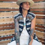 Whitney Mixter Instagram - It’s been a minute… I usually try to make a “profound year-end recap” post on my bday (which was on 8/8 so I’m only 2 weeks and a whole astrological sign late) but clearly I didn’t this year. Not because I didn’t know what to say, but because life happened and I decided to focus more on that. This month a lot has taken place: I turned 40.(ayyyyy!)🥳I’ve had an abundance of love shown to me among the people that matter the most that I am so grateful for. I’ve gone on intergalactic healing journeys🐸. I’ve let things go that no longer light me up and am making room to explore new outlets for things that do. I’ve continued to be blessed with raising a beautiful, kind, magnificent lil being who’s evolving SO fast and teaching me SO much. I’ve taken time. Taken silence. Had emotional highs and lows. And ultimately am grateful for all of it. So in honor of tradition…here are 4 takeaways…one for each decade I’ve been honored to be here for: 1. Writing your own life against the grain of perceived normalcy can be scary, hard, intimidating and make you second guess yourself. Do it anyway. The “norms” we’re used to ain’t it. 2. It’s ok to not fill yourself up with news & current events. It doesn’t make you less intelligent, less invested, or less caring. We where never designed to be able to withstand the influx of information and global trauma that we do. There is a GREAT need for people who can create and maintain space to serve as the refuge & recharge for the world. 3. You have time. (This doesn’t include the planet having time..we def need to fix that shit asap) 4. Find excitement & joy in discomfort…thats where the growth lies. Thanks belated for all the 🦁♌️ Bday love! 💚 #lionsgate