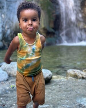 Whitney Mixter Instagram - Nature 🌱is one of our most profound and necessary teachers where some of the best lessons truly  are taught…here’s 8 ⛰️

1. There are endless things to explore in this life.
2. Trust your body and yourself…you are capable of so much.
3. Abundance is everywhere.
4. Mutual respect creates ultimate harmony.
5. Power exists in silence.
6. There are so many different experiences being had simultaneously all around us.  Take time to try to understand some.
7. Adaptability leads to success.
8. We are supposed to have funnnn

Shoutout to this little man for being a built in study guide, crash course, and practical application all in one📚