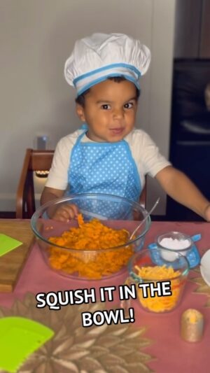 Whitney Mixter Instagram - Top Chef: Toddler Edition 🧑🏾‍🍳🤌🏾❤️

It’s never too early (or too late) to embark on your passions…and this kid looooves some food!

Makin Meals with @meccasilasmoon 🍽️

Tag your favorite chef!

#topchef #kidscooking #kidscook #topchefjunior