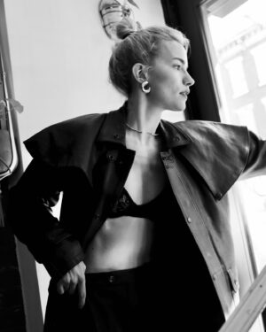 Willa Fitzgerald Instagram - 🖤💎 (link in bio)