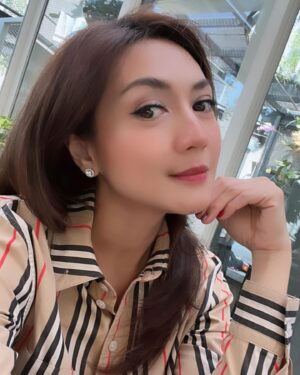 Wiwid Gunawan Instagram - Theres magic in people who have Known darkness but choose to sprinkle sunshine wherever they go. #instagram #case.kenny #happy #beauty #love #healthy #wiwidgunawan216 #blessed #widlov❣️