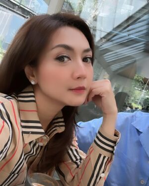 Wiwid Gunawan Instagram - Theres magic in people who have Known darkness but choose to sprinkle sunshine wherever they go. #instagram #case.kenny #happy #beauty #love #healthy #wiwidgunawan216 #blessed #widlov❣️