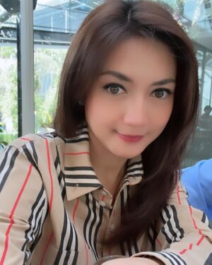 Wiwid Gunawan Instagram - Theres magic in people who have Known darkness but choose to sprinkle sunshine wherever they go. #instagram #case.kenny #happy #beauty #love #healthy #wiwidgunawan216 #blessed #widlov❣️