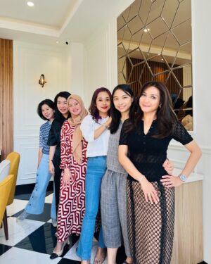 Wiwid Gunawan Instagram - Big life lesson:
You don’t need to make sense to everyone. The right people will appreciate your kind of crazy.
case.kenny #instagram #happy #friends #love #sweet #heart #healthty #beauty #wiwidgunawan216 #blessed #widlov❣️