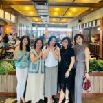Wiwid Gunawan Instagram - Kita Sudah Terlalu tua Untuk Mempermasalahkan Sakit Hati, Yang Harus Kita Pikirkan Sekarang Adalah Bagaimana Caranya Supaya Gak Sakit Pinggang, Kesemutan, Pegal-Pegal, Sakit Lutut Dan Salah Urat. #inspirasi.keluarga #happybirthday @carolinebuddy #friends @lin_linna_ @x__tie @olvyytt #beauty #healthty #wiwidgunawan216 #blessed #widlov❣️