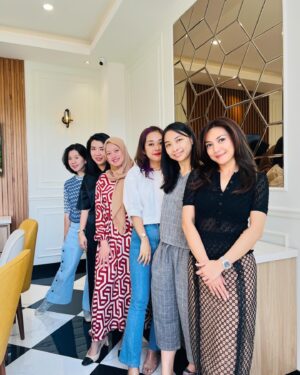 Wiwid Gunawan Instagram - Big life lesson:
You don’t need to make sense to everyone. The right people will appreciate your kind of crazy.
case.kenny #instagram #happy #friends #love #sweet #heart #healthty #beauty #wiwidgunawan216 #blessed #widlov❣️