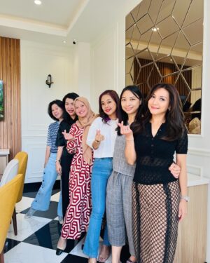 Wiwid Gunawan Instagram - Big life lesson:
You don’t need to make sense to everyone. The right people will appreciate your kind of crazy.
case.kenny #instagram #happy #friends #love #sweet #heart #healthty #beauty #wiwidgunawan216 #blessed #widlov❣️