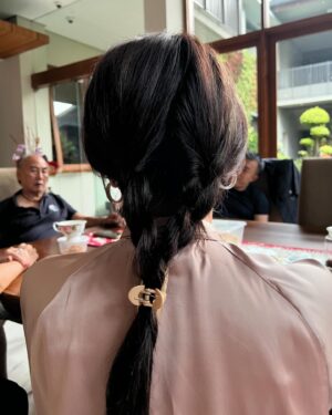 Wiwid Gunawan Instagram - Idul Fitri adalah saat yang tepat untuk memperbaiki diri, menebarkan kebaikan, dan merajut kebersamaan di tengah perbedaan.” 😇Selamat Idul Fitri 1445 H, Mohon Maaf Lahir dan Batin🙏🏻 #alhamdulilah #barokalloh #happy #love #wiwidgunawan216 #blessed #widlov❣️