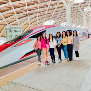 Wiwid Gunawan Instagram - Being a #mother is the highest paid job in the world, since the payment is pure #love . #mommies #goes #to #jakarta #by #whoosh #happy #sweet #memories #fun #beauty #healthy #wiwidgunawan216 #blessed #widlov❣️