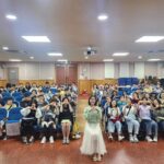 Woo Hye-rim Instagram - 청소년 특강 다녀왔어요~~반짝이는 두 눈으로 들어 주셔서 감사합니다! 친구들의 꿈과 미래를 많이 많이 응원하는 이모가~~🥰🥳✨️💚👍💕💯 Dream Big: Youth Inspiration Session (PS: 학부모님들도 함께해 주셔서 감사합니다!!😍😁🌟) #잘하고있고잘해낼거야 #꿈 #언어 @dbinala_lib