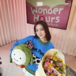 Woo Hye-rim Instagram - 라디오 DJ 데뷔❣️🙏🥳 첫 방송 잘 끝났습니다! 라디오팀 @kbsonefineday 그리고 청취자분들 그리고 첫번째 게스트 @aboutjulian 감사합니다!! 깜짝 선물도 정말정말 감사합니다 @waveenter @wgworldcafe 😭😭😭 초심 잃지 않고 열심히 재밌게 잘 하겠습니다~~🙆‍♀️ 💖💗💕🎉💛✨️🙏