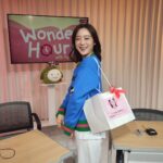 Woo Hye-rim Instagram - 라디오 DJ 데뷔❣️🙏🥳 첫 방송 잘 끝났습니다! 라디오팀 @kbsonefineday 그리고 청취자분들 그리고 첫번째 게스트 @aboutjulian 감사합니다!! 깜짝 선물도 정말정말 감사합니다 @waveenter @wgworldcafe 😭😭😭 초심 잃지 않고 열심히 재밌게 잘 하겠습니다~~🙆‍♀️ 💖💗💕🎉💛✨️🙏